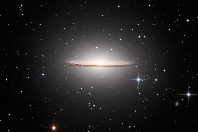 Sombrero Galaxie - Messier 104 im Sternzeichen der Jungfrau